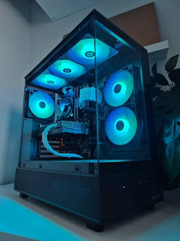 The First Gaming PC Fortnite • Minecraft • Roblox