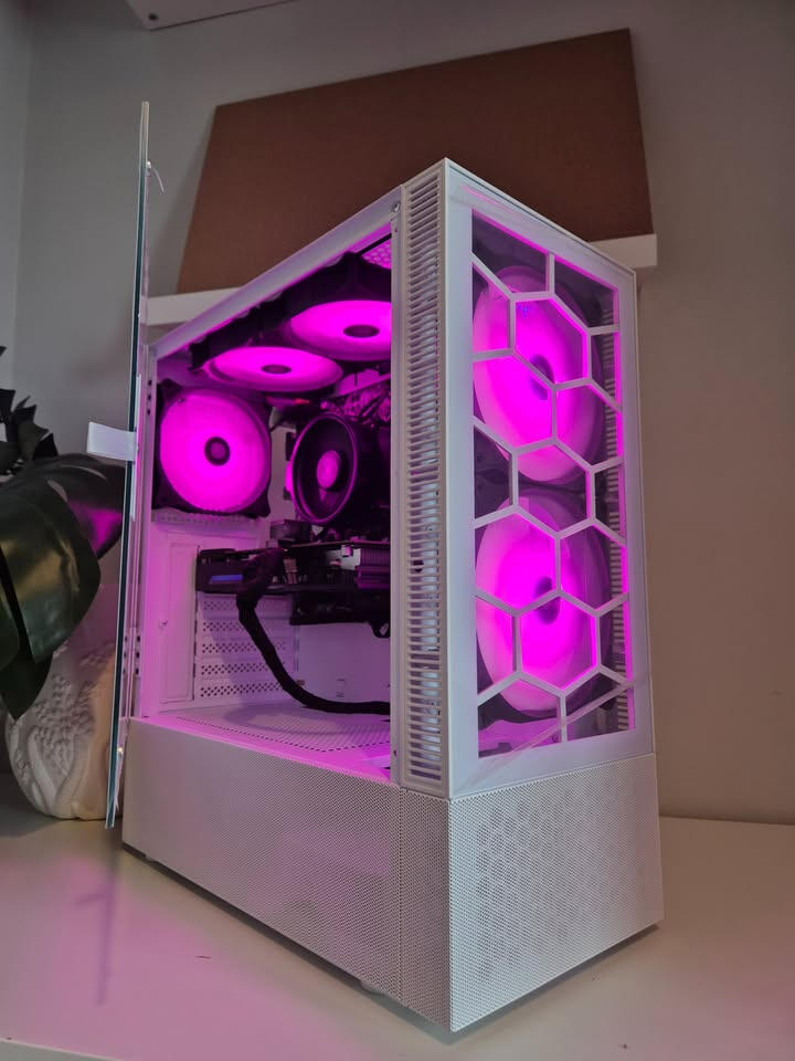 The Student Build Study • Gaming • Everyday